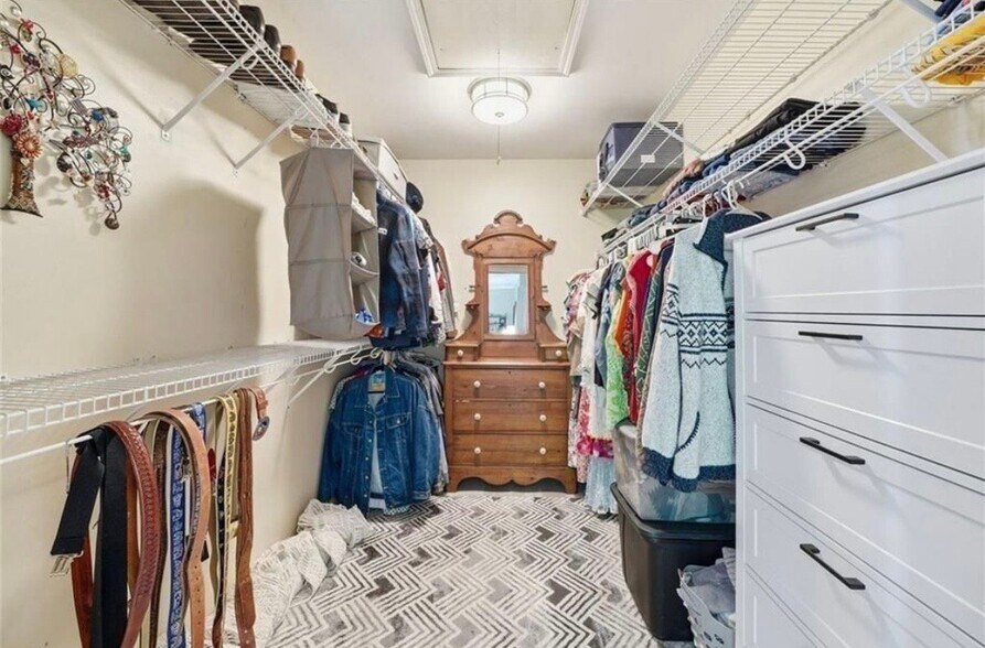 Building Photo - 2158 Chartley Pl