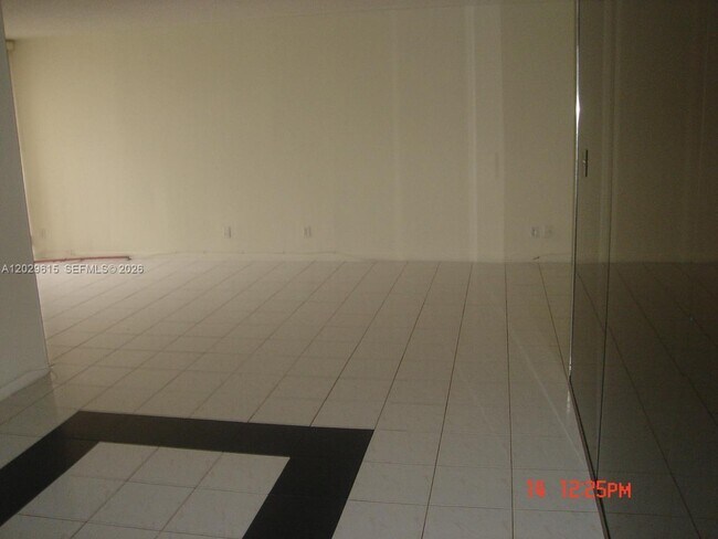 Building Photo - 16919 N Bay Rd