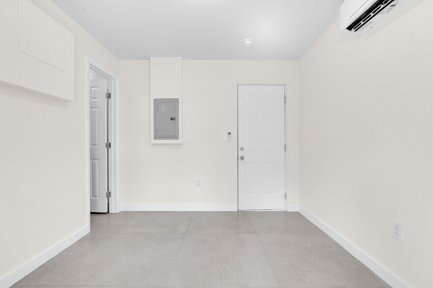 Building Photo - 52 NW 47th Ter