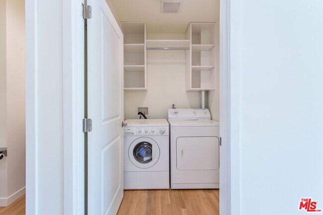 Building Photo - 5400 W 82nd St