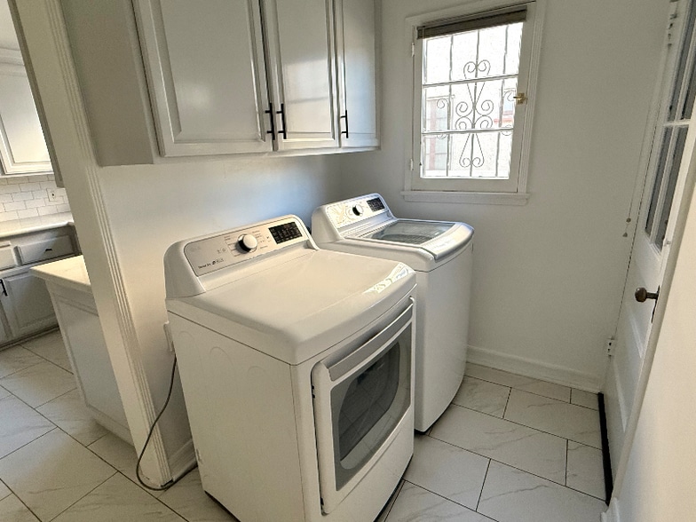 Building Photo - 8218 Blackburn Ave