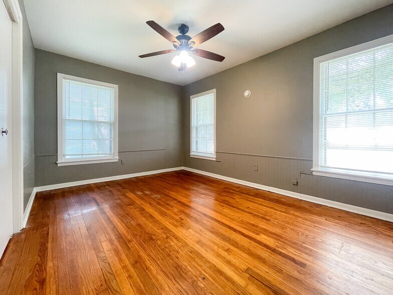 Building Photo - 1405 Guthrie Dr
