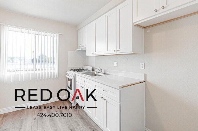 Building Photo - 4900 Clair Del Ave