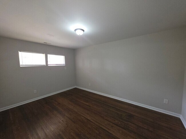 Building Photo - 3136 Creighton Dr