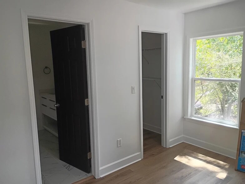 Building Photo - 731 N Price Rd