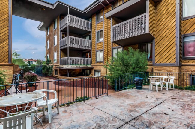 Building Photo - 935 Saturn Dr