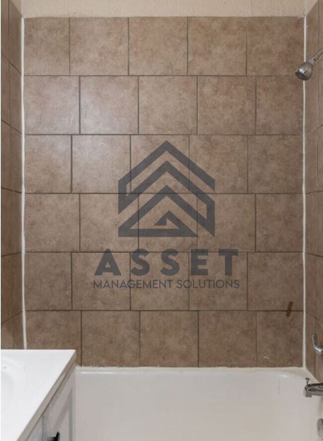 Building Photo - 4 Bedroom Available for Lease & Rent to Own!