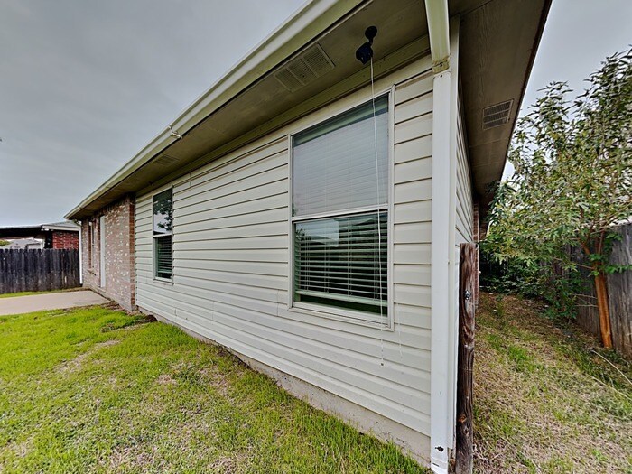 Building Photo - 2008 Shawnee Trail