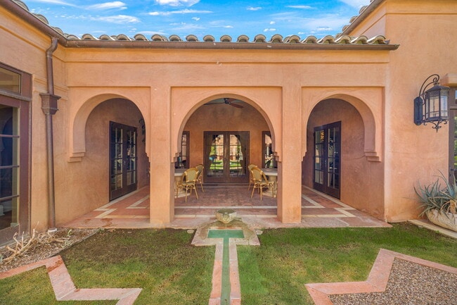 Building Photo - 1650 Ave Sevilla