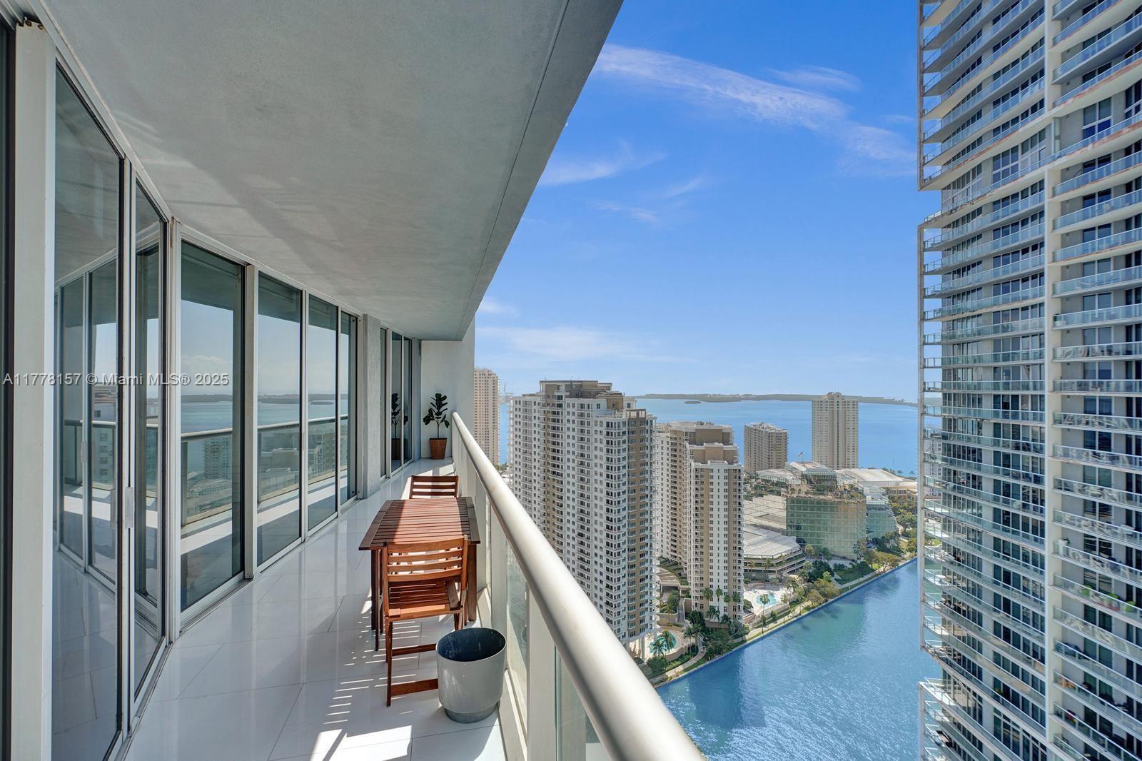 Building Photo - 475 Brickell Ave