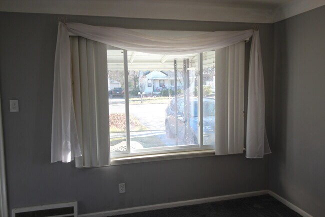 Building Photo - 14383 Mercedes