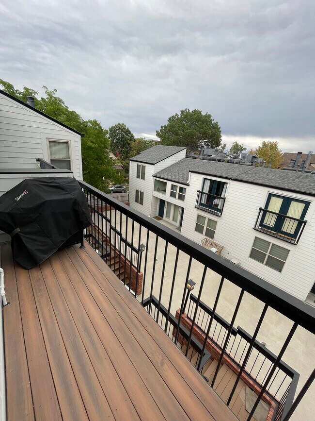 Building Photo - 2116 W 31st Ave