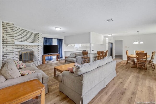 Building Photo - 4900 E St Charles Ave