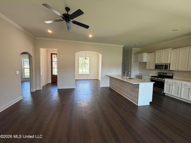 Building Photo - 464 Silver Hill Dr
