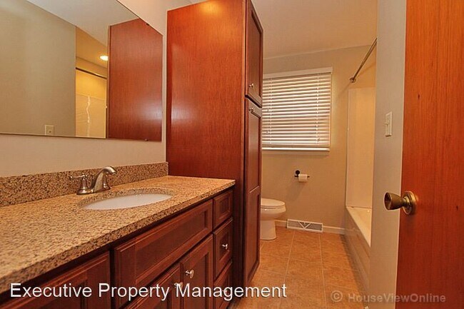 Building Photo - 3 br, 1.5 bath House - 1836 Westwood