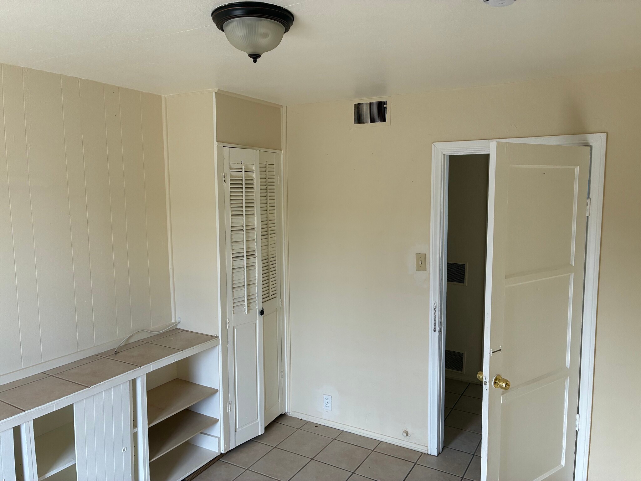 Building Photo - 558 E Avenue Q12