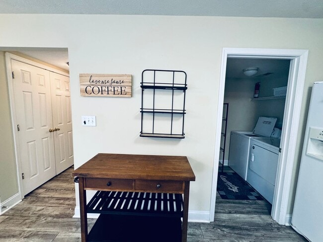 Building Photo - Sterling Park Townhome