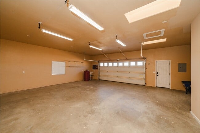 Building Photo - 10563 N Garrett Dr