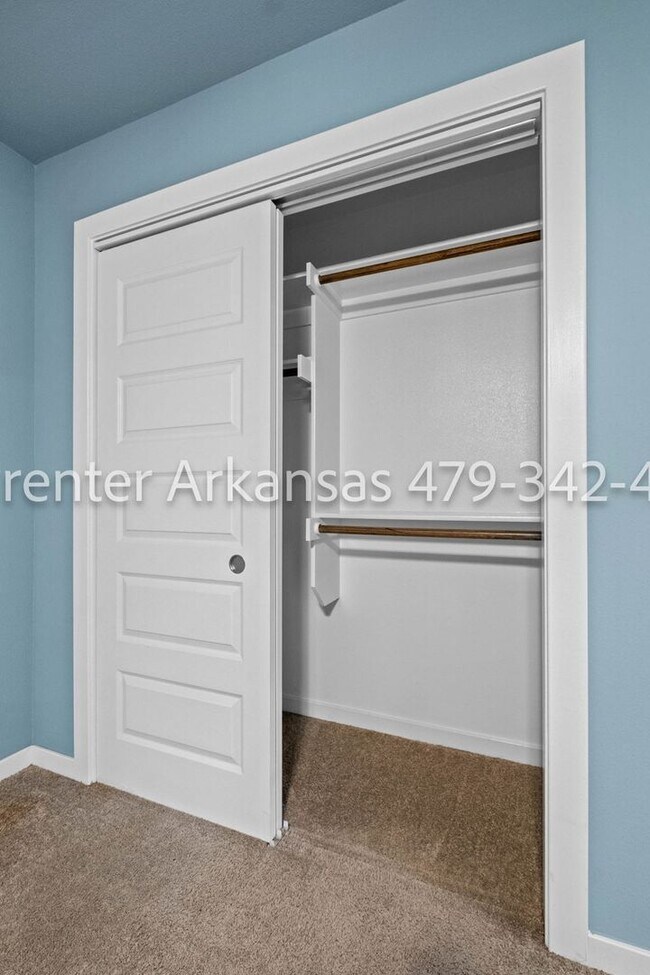 Building Photo - Beautiful 2 Bed, 3 Bath Home Just Off Weddington!