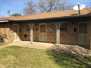 Building Photo - Ask about our New years move in specials!  1/1 Located near TCU campus!