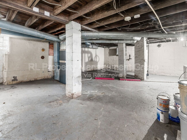 Building Photo - 730 Siebert St