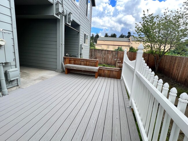Building Photo - 3/2.5 Townhome with walking trails outside backyard!