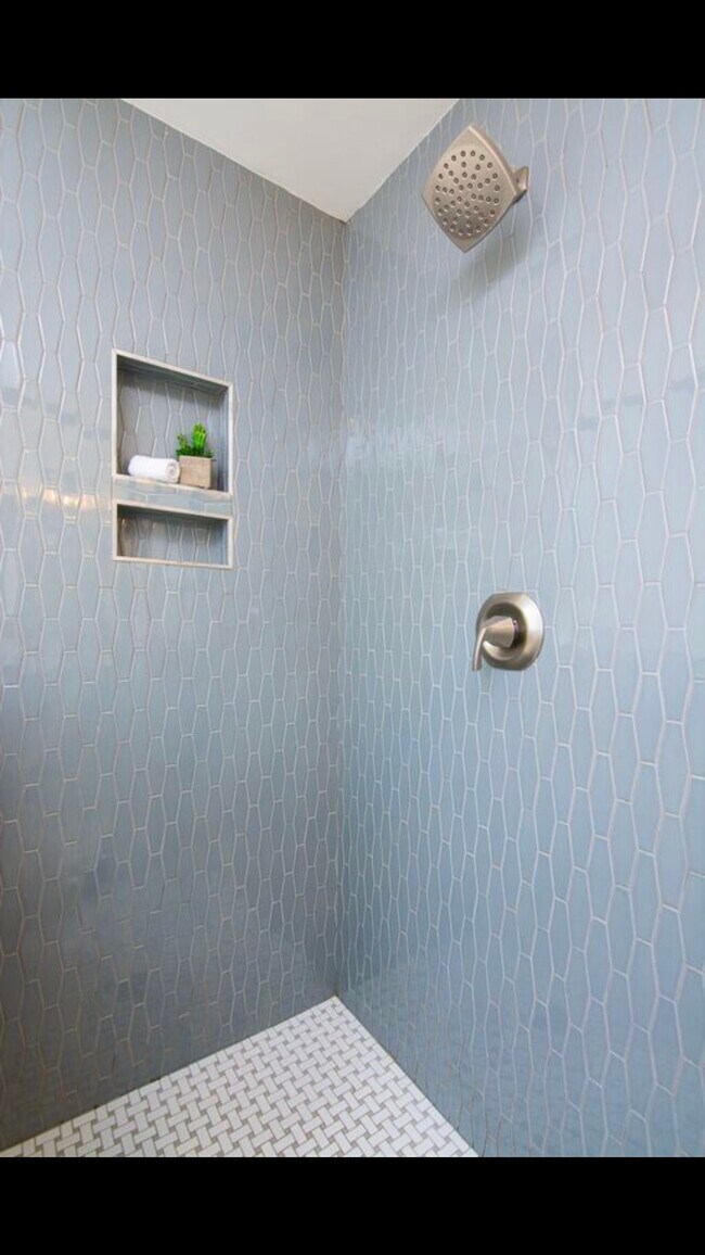 Building Photo - 5017 McLendon Dr