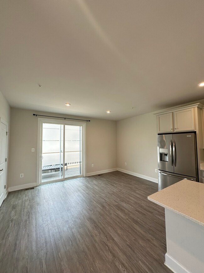 Building Photo - 131 Albany Pl