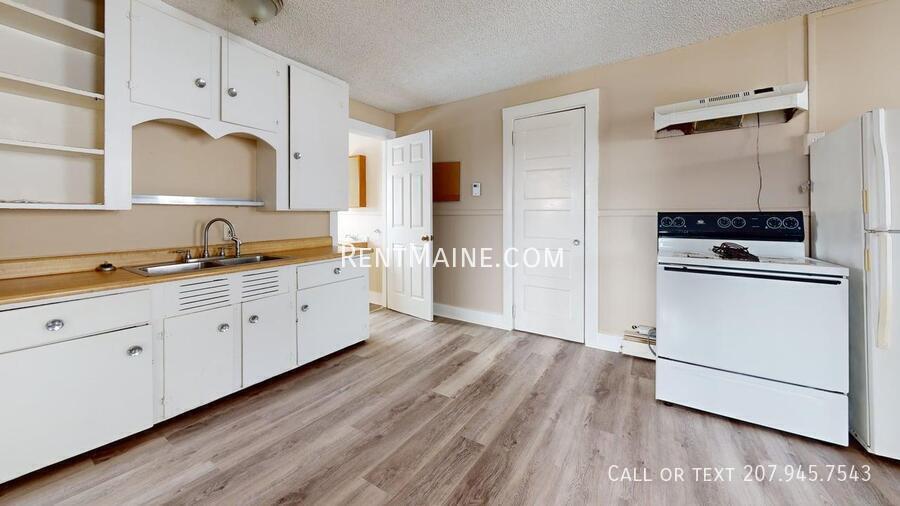 Building Photo - 172 College Ave