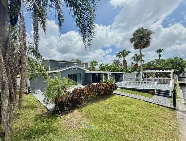 Building Photo - 8718 Thornwood Ln