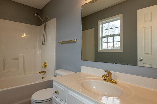 Building Photo - 204 Landmark Dr