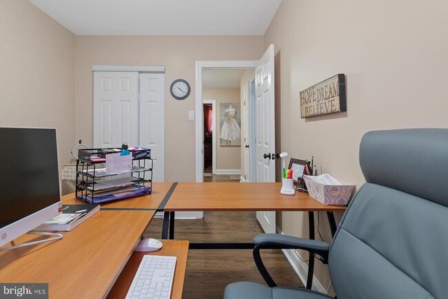 Building Photo - 2874 Tolbut St