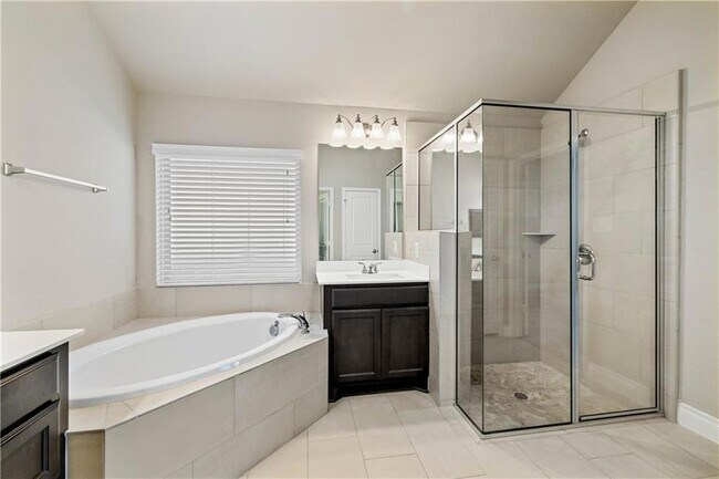 Building Photo - 421 Inspiration Dr