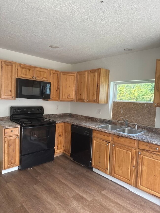 Building Photo - Unique 3 Bedroom Home South of Carl Junction