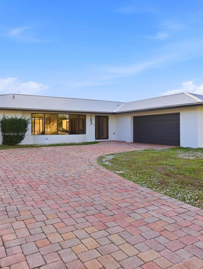 Building Photo - 103 Tropicana Dr