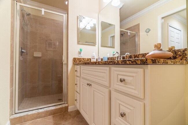 Building Photo - Furnished Annual -  2BR/2BA Second Floor c...