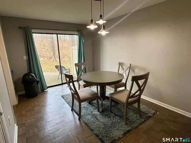 Building Photo - 527 Hilliard St