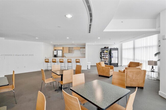 Building Photo - 350 NE 24th St