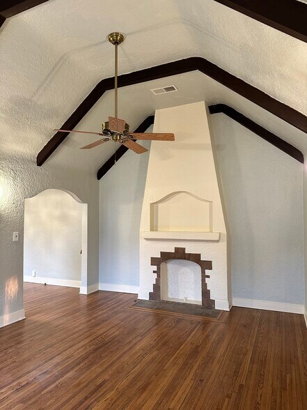 Building Photo - 3134 E 17th St