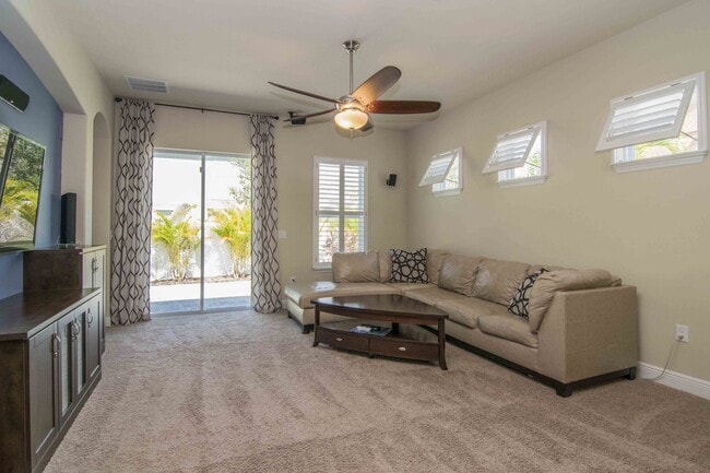 Building Photo - 4 Bed / 3 Bath Home near Macdill AFB