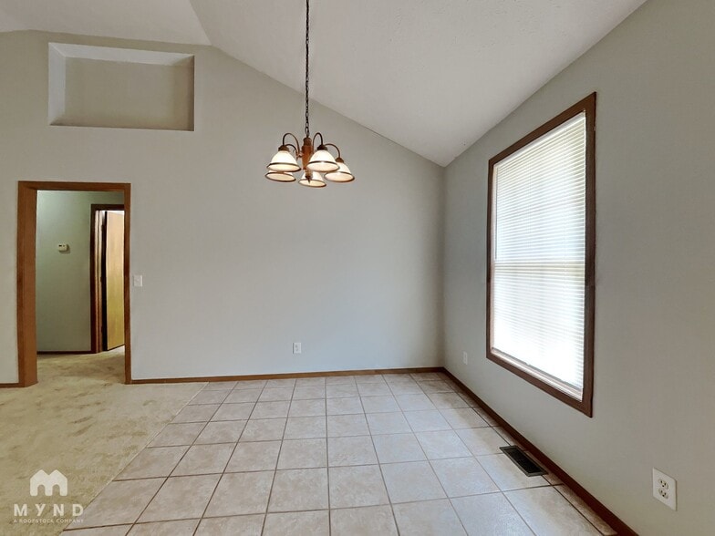 Building Photo - 528 N Claremont Pl