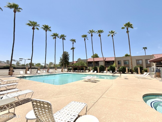 Building Photo - 8649 E Royal Palm Rd