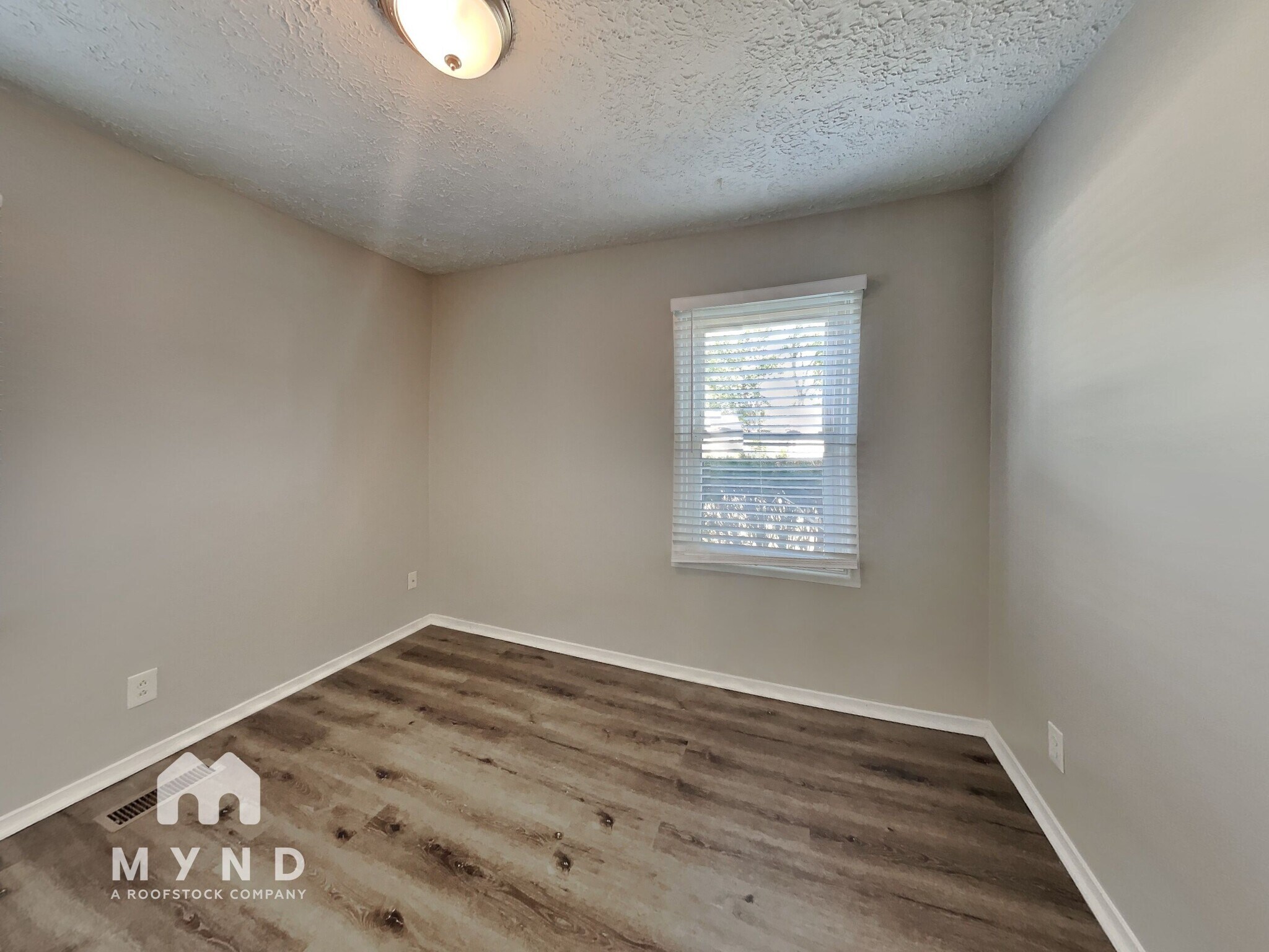 Building Photo - 6649 Meadowlark Dr