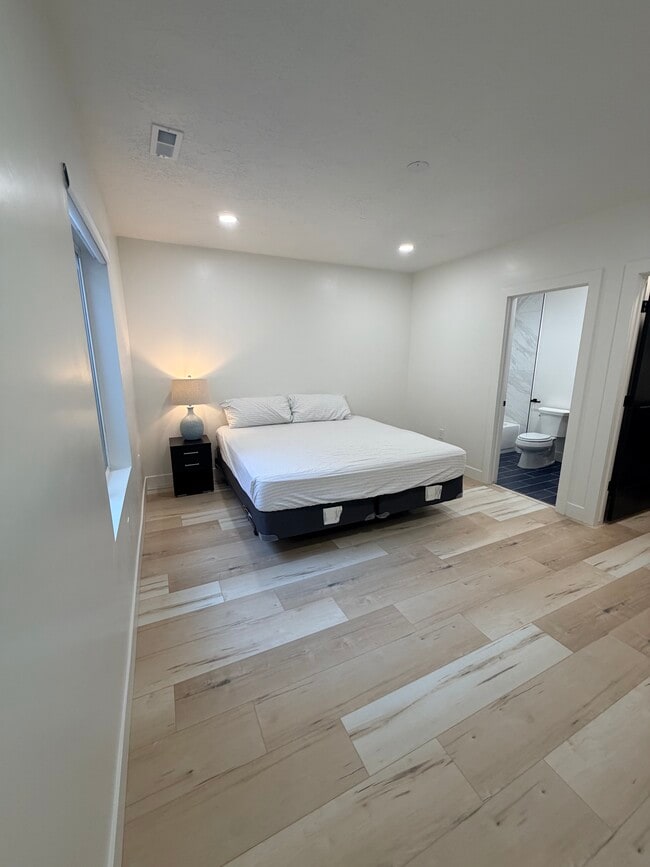 Building Photo - 11692 S Halls Crk Rd