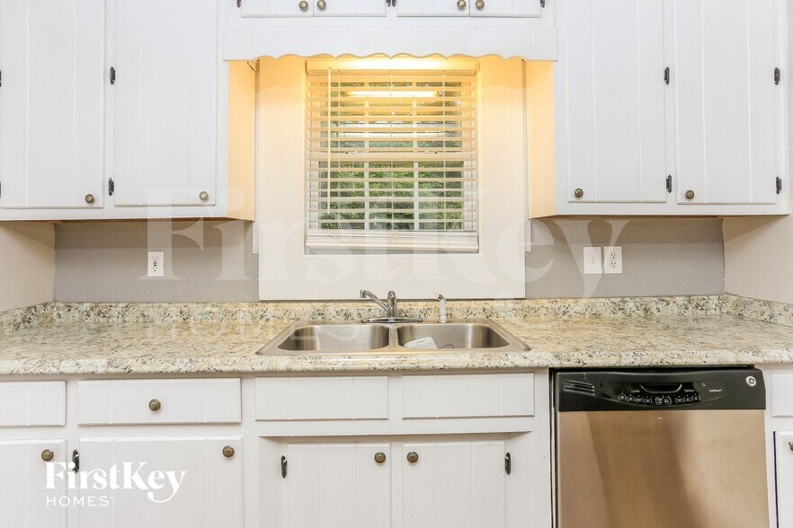 Building Photo - 1999 Bullock Trail