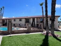 Building Photo - 2BR 1 Ba Lower unit across from pool!!