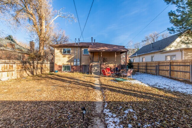 Building Photo - Charming Upper Unit Duplex in the Heart of Englewood!