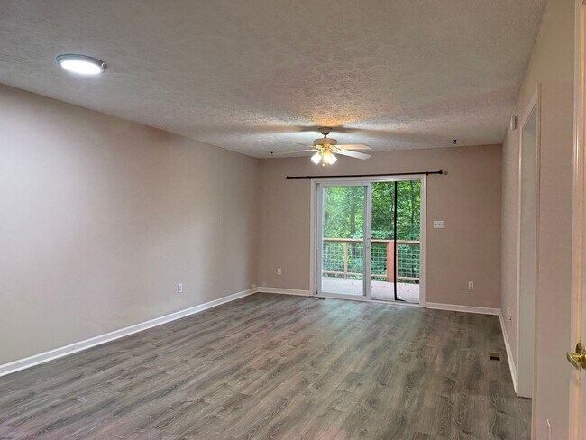 Building Photo - 17A Tree Canopy Ln