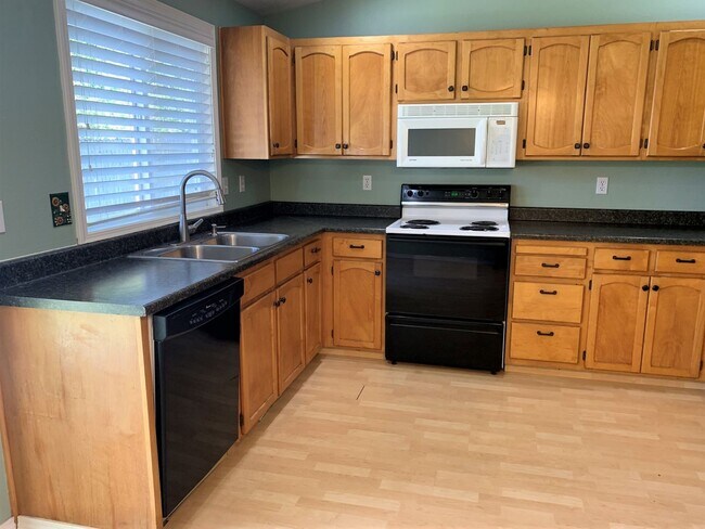 Building Photo - Charming 3 bed 2 bath home in a quiet Boise Neighborhood just off Glenwood and Hill Rd.