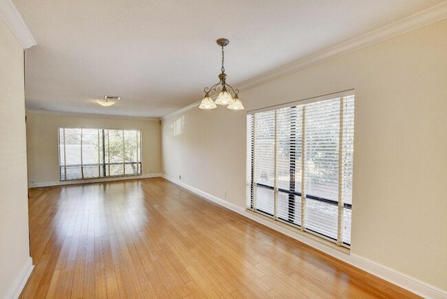 Building Photo - 17768 Maplewood Dr